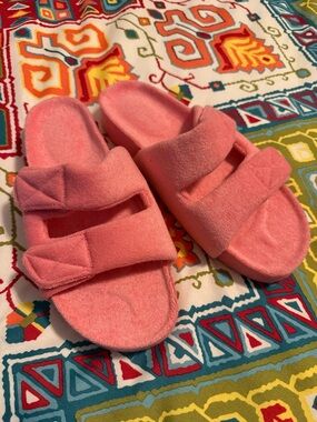 Women’s Pink Terry Cloth Double-Strap Slide Sandals-nwot